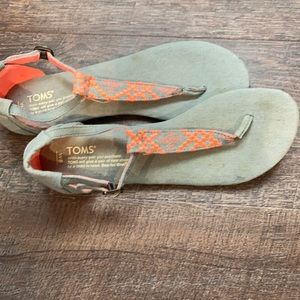 Tom’s neon denim & orange Playa sandals 8 Women’s